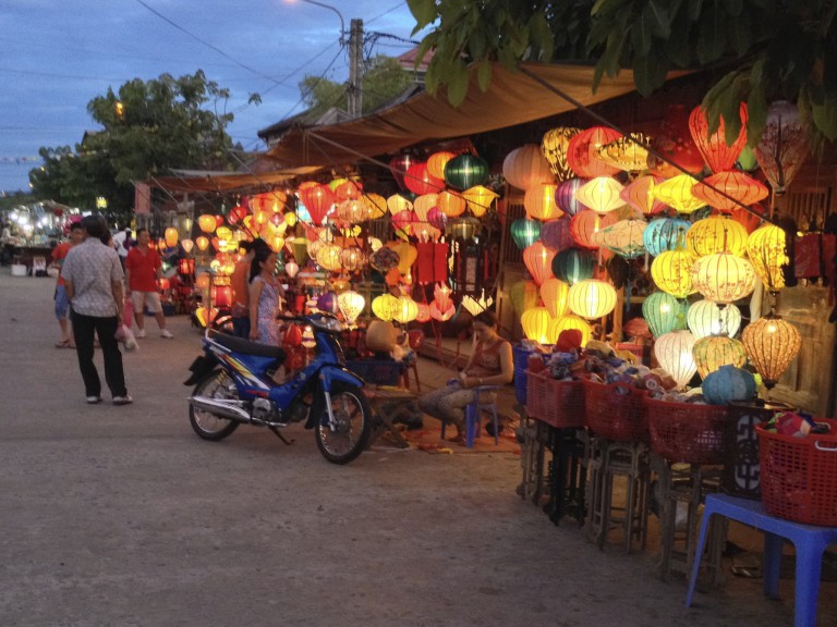 how to celebrate christmas in vietnam