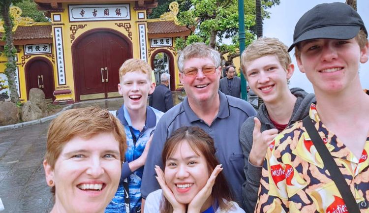 câu lạc bộ hanoi free private tour guide